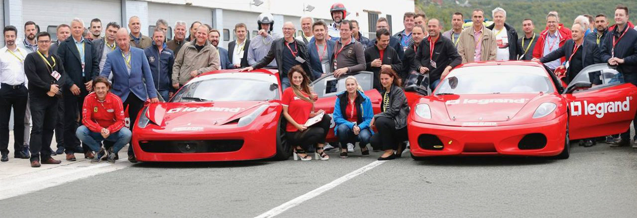 Incentive aziendali in pista su Ferrari da competizione